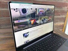 Buiten (heldere dag, geen direct zonlicht)