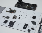 Een post-teardown Niets telefoon (1). (Bron: Hugh Jeffreys via YouTube)