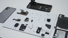 Een post-teardown Niets telefoon (1). (Bron: Hugh Jeffreys via YouTube)