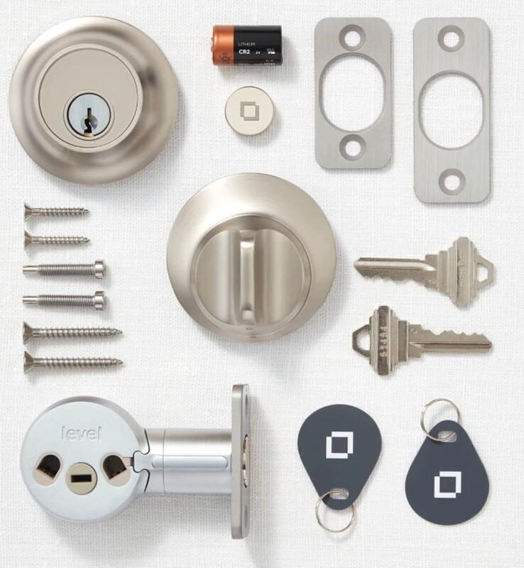 Het Level Lock+ (Matter) wordt geleverd met reservesleutels en installatiemateriaal. (Afbeelding bron: Level Home)