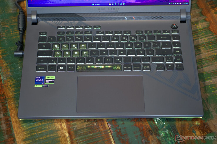 Clickpad en RGB verlicht toetsenbord