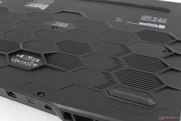 Honingraat ventilatie ontwerp langs de bodemplaat, net als op de nieuwste Alienware laptops