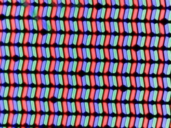 Het LC-beeldscherm gebruikt een klassieke RGB-subpixelmatrix die bestaat uit een rode, een blauwe en een groene lichtemitterende diode.
