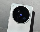 De hands-on video toont de Vivo X200 Ultra inclusief zijn grote Zeiss-camera (Afbeelding bron: Little Red Book, Weibo)