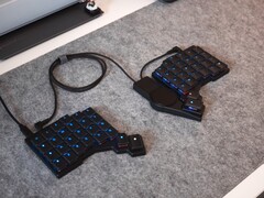 ZSA Navigator Trackpad met Voyager-toetsenbord