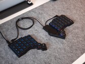 ZSA Navigator Trackpad met Voyager-toetsenbord