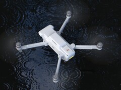 De nieuwe X8 Pro 2025 drone is vrij zwaar (Afbeelding bron: Fimi)