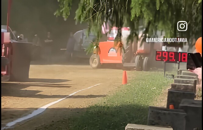 De Tesla Cybertruck slaagde erin om de slee een bewonderenswaardige 300 meter ver te trekken (bron: Reddit)