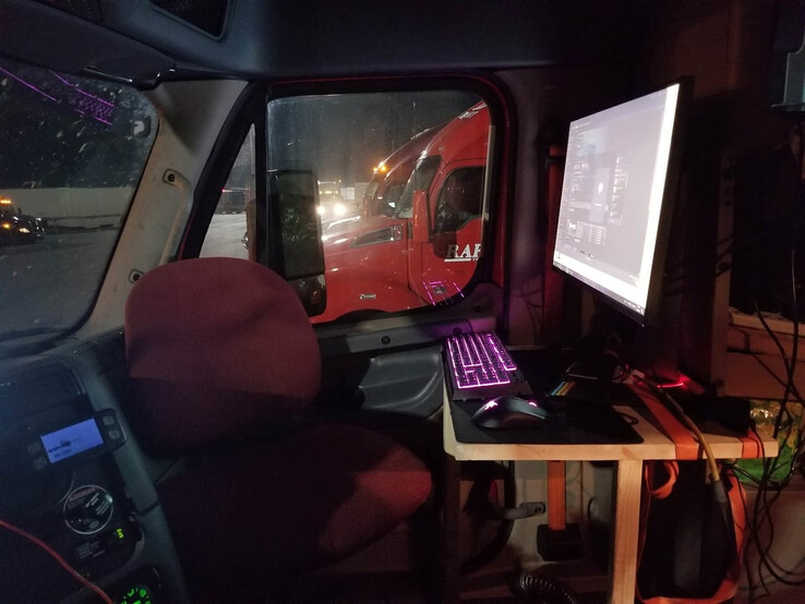 (Afbeeldingsbron: u/BudgieBeater via r/battlestations)