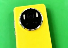 De Huawei Mate 80 Pro zal naar verwachting een ronde cameramodule hebben. (Afbeeldingsbron: Directeur Shi Guan, Weibo)