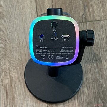 Onderzijde: 3,5 mm hoofdtelefoonaansluiting, aan/uit- en RGB-knop, ruisonderdrukkingsknop, USB-C-aansluiting voor opladen en aansluiting