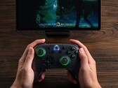 De 8BitDo Ultimate 2C draadloze controller is nu verkrijgbaar in een transparant zwarte variant. (Afbeeldingsbron: 8BitDo)
