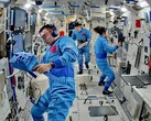 Enkele Chinese astronauten op het Chinese ruimtestation Tiangong (Afbeeldingsbron: China Manned Space Agency; bijgesneden)