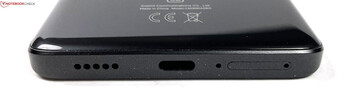 onderkant: luidspreker, USB-C 2.0, microfoon, dubbele SIM