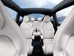 Het interieur van de Tesla Model Y L met zes zitplaatsen