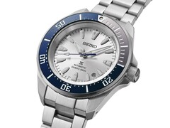 De meer betaalbare HBB001 valt op door zijn opvallende dual-tone blauwe rand.