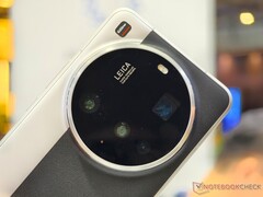 Ondanks de toppositie in de zoomtest van DxOMark, blijft de Xiaomi 15 op een middelmatige positie op de ranglijst van vlaggenschipcamera's staan. (Afbeeldingsbron: Alexander Fagot, Notebookcheck)