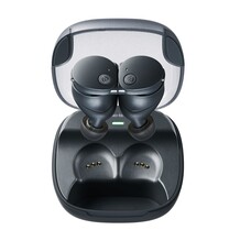 De oplaadhoes is compatibel met draadloze Qi-opladers (Afbeelding: Audio Technica)