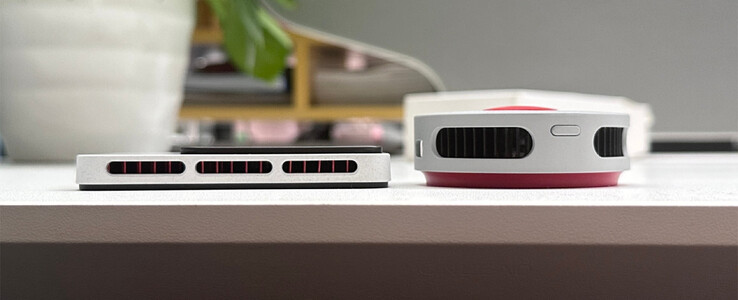 De nieuwe magnetische koeler van OnePlus zou 1 cm dik zijn. Afgebeeld naast oudere magnetische koeler.