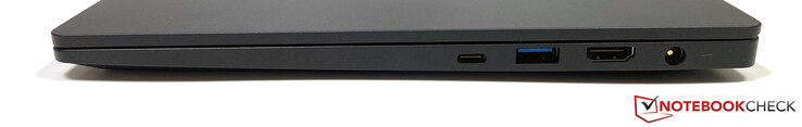 Rechterzijde: Thunderbolt 4 (DisplayPort 1.4, PowerDelivery), HDMI 2.0, USB-A 3.2 Gen.1 (gevoed), voeding