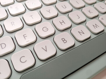 Key kuiltjes, belettering en textuur close-up. (Afbeeldingsbron: Notebookcheck)