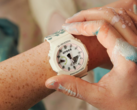 De Casio G-Shock GA2100CROCS25-7 (afbeelding) heeft een aangepast Crocs-logo op de wijzerplaat. (Afbeeldingsbron: Casio)