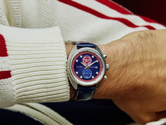 Het Citizen x Captain America collab horloge - CA7046-46W, afgebeeld om een pols. (Afbeelding bron: @plus9time op Instagram)