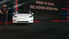 Elon Musk bij de Giga Texas Cyber Rodeo (afbeelding: Tesla/YT)
