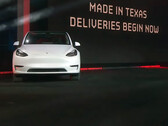 Elon Musk bij de Giga Texas Cyber Rodeo (afbeelding: Tesla/YT)