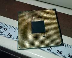 Deze Ryzen 9 5900X met verbogen/gebroken pinnen kostte slechts US$3. (Afbeelding Bron: u/bogerton op Reddit)