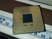 Deze Ryzen 9 5900X met verbogen/gebroken pinnen kostte slechts US$3. (Afbeelding Bron: u/bogerton op Reddit)