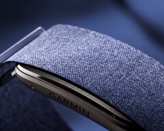 De Garmin CIRQA is voorzien van een stoffen band die verkrijgbaar is in zeven kleuren.