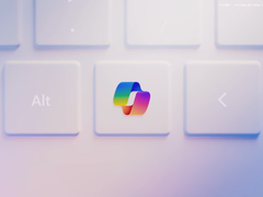 Een gestileerde Microsoft Copilot-toets op een laptop.