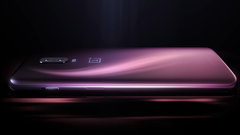 De OnePlus 6T, een vlaggenschip uit 2018, getoond in zijn paarse kleurvariant. (Afbeeldingsbron: OnePlus)