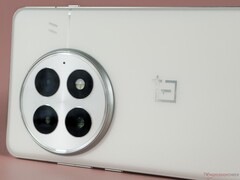 De aankomende OnePlus 15 zal naar verwachting slanker zijn en aangedreven worden door de Snapdragon 8 Elite 2