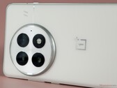De aankomende OnePlus 15 zal naar verwachting slanker zijn en aangedreven worden door de Snapdragon 8 Elite 2