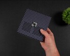 AMD Ryzen AI Max+ 395 Strix Halo mini-pc, getoond met SteamOS voor benchmarkvergelijkingen op het gebied van gaming