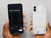 Het volledige Nothing Phone (1) ontwerp is eindelijk onthuld, met dank aan MKBHD. (Afbeelding bron: Marques Brownlee)