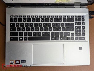 Het toetsenbord, touchpad en vingerafdruksensor