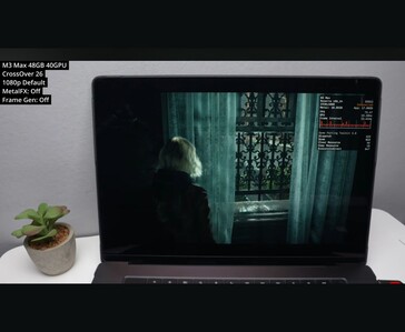 Resident Evil Requiem draait op de M3 Max MacBook Pro via CrossOver 26 op 1080p standaardinstellingen en toont ongeveer 73 FPS in een scène binnenshuis.