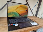 Asus Zenbook 14 UM3402Y laptop review: Nieuwe Ryzen 7 7730U naam, oude Zen 3 prestaties