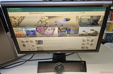 Zodra de Screenbar aan de monitor is bevestigd, valt hij niet echt op.