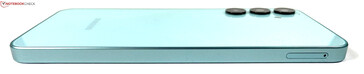 Links: hybride dual-SIM slot (2x nano SIM of 1x nano SIM en 1x microSD)