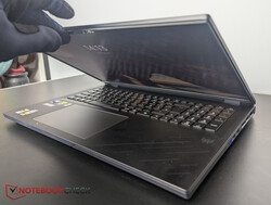 Vanuit deze hoek sluit de laptop automatisch - naar onze mening veel te vroeg