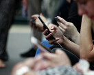 Uit een recent onderzoek blijkt dat tieners complexere gedachten hebben over smartphonegebruik dan u misschien zou verwachten. (Afbeelding bron: Robin Worrall op Unsplash - bewerkt)