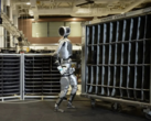 Atlas beweegt op een manier die lijkt op hoe een mens beweegt (Beeldbron: Boston Dynamics/YouTube)