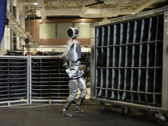 Atlas beweegt op een manier die lijkt op hoe een mens beweegt (Beeldbron: Boston Dynamics/YouTube)
