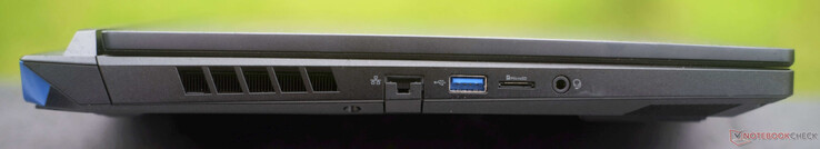 Links: Gigabit-RJ45, USB-A 3.1, microSD-kaartlezer, audio-aansluiting