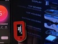 De niet-invasieve bloedsuikermeter GlucoClip wordt geleverd met een oplaadbare batterij. (Afbeelding bron: American University in Cairo - bewerkt)