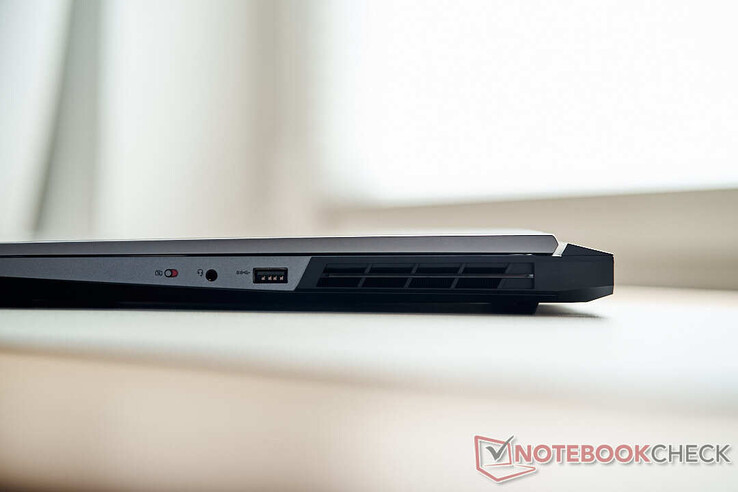 Rechts: Webcam sluiter, Audio Combo Poort, USB-A 3.2 Gen 1